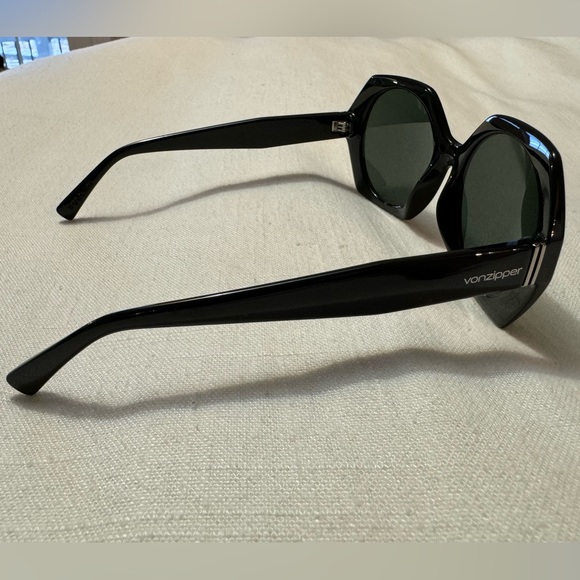 VonZipper | Women’s Buelah Round Sunglasses | Black on Black - Picture 4 of 8